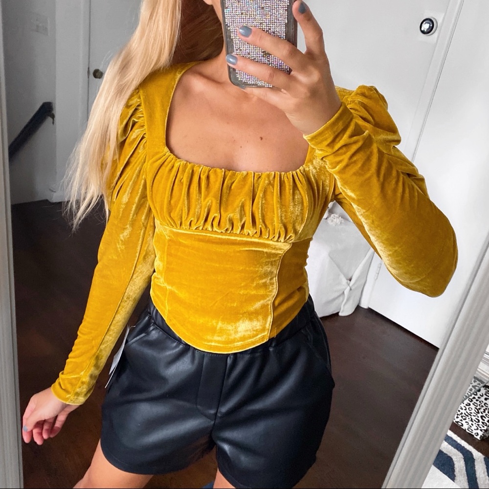 🍯 FREE PEOPLE HONEY VELVET PUFFY SLEEVE CROPPED TOP!